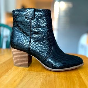 Carlos Santana, Size 9, Black Booties.